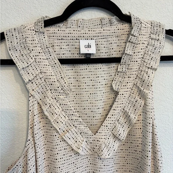 Cabi Polka Dot Ruffle Sleeveless Blouse Cream Black V Neck Size L - Picture 4 of 10